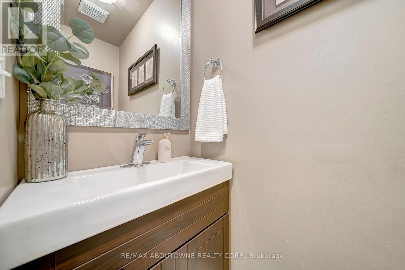 29 - 5475 Lakeshore Road, Burlington, Ontario  L7L 1E1 - Photo 6 - W12660994