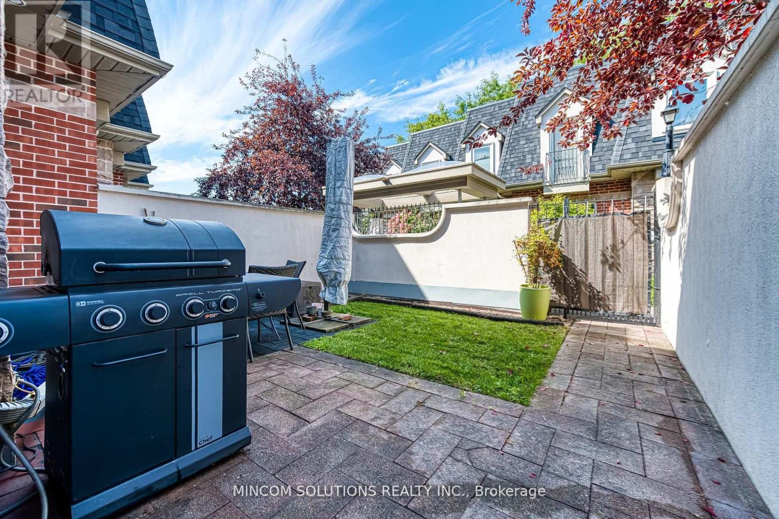 194 Lakeshore Road W, Mississauga, Ontario  L5H 1G6 - Photo 11 - W12660998