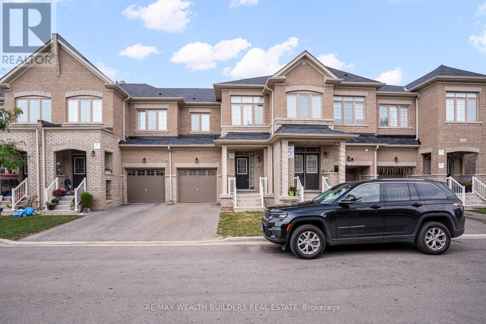 22 Goulston Street, Brampton, Ontario  L7A 5B8 - Photo 1 - W12661126