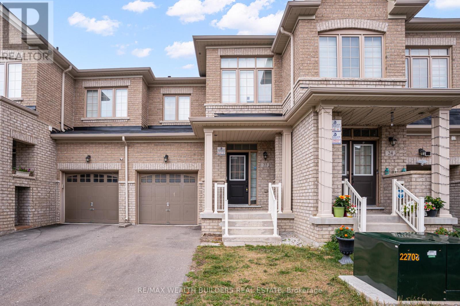 22 Goulston Street, Brampton, Ontario  L7A 5B8 - Photo 2 - W12661126