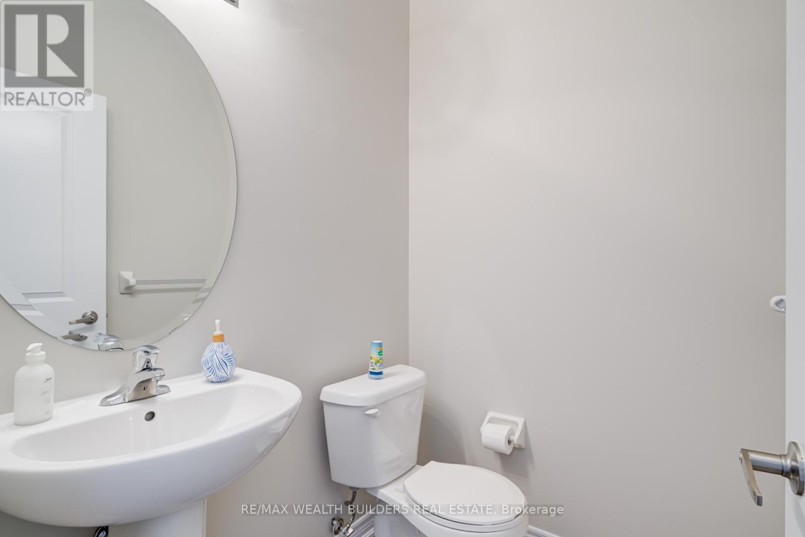 22 Goulston Street, Brampton, Ontario  L7A 5B8 - Photo 8 - W12661126