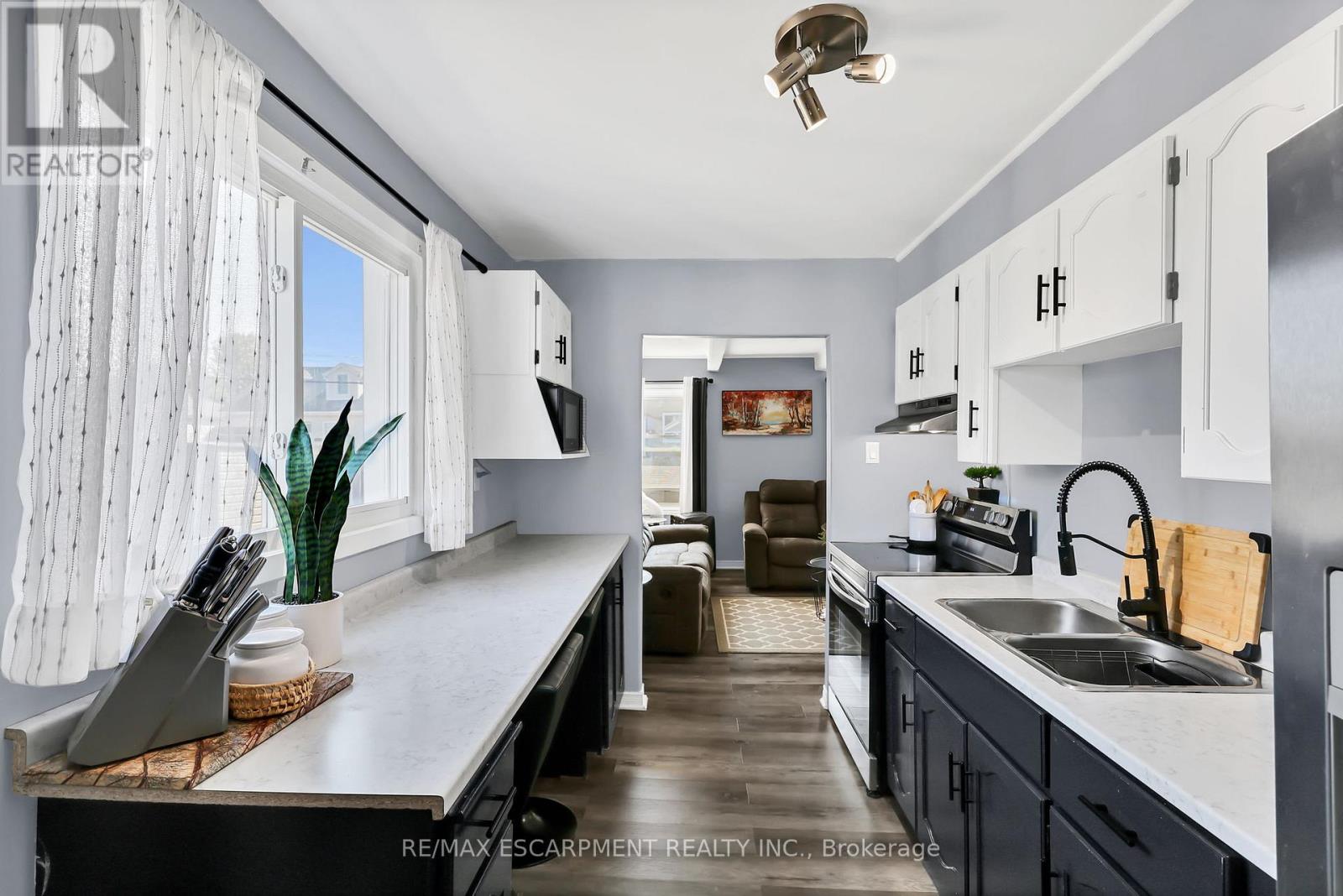 104 Southworth Street, Welland (Lincoln/crowland), Ontario  L3B 1Y8 - Photo 12 - X12661094