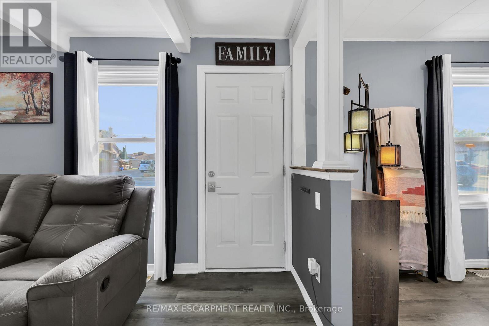 104 Southworth Street, Welland (Lincoln/crowland), Ontario  L3B 1Y8 - Photo 4 - X12661094