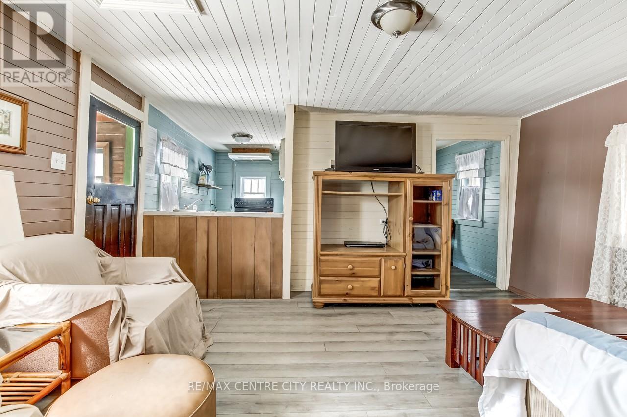 328 Erie Street, Central Elgin, Ontario  N5L 1E3 - Photo 32 - X12432834