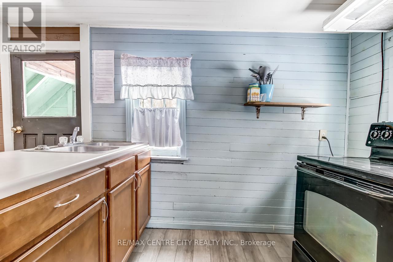 328 Erie Street, Central Elgin, Ontario  N5L 1E3 - Photo 34 - X12432834