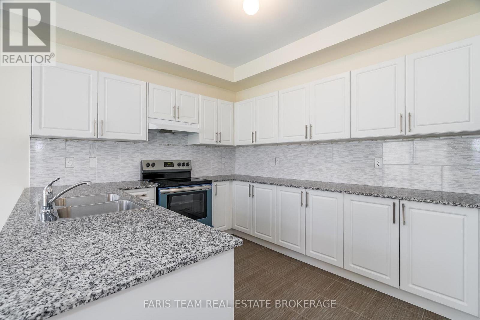 6 Cliff Thompson Court, Georgina, Ontario  L0E 1R0 - Photo 8 - N12596702