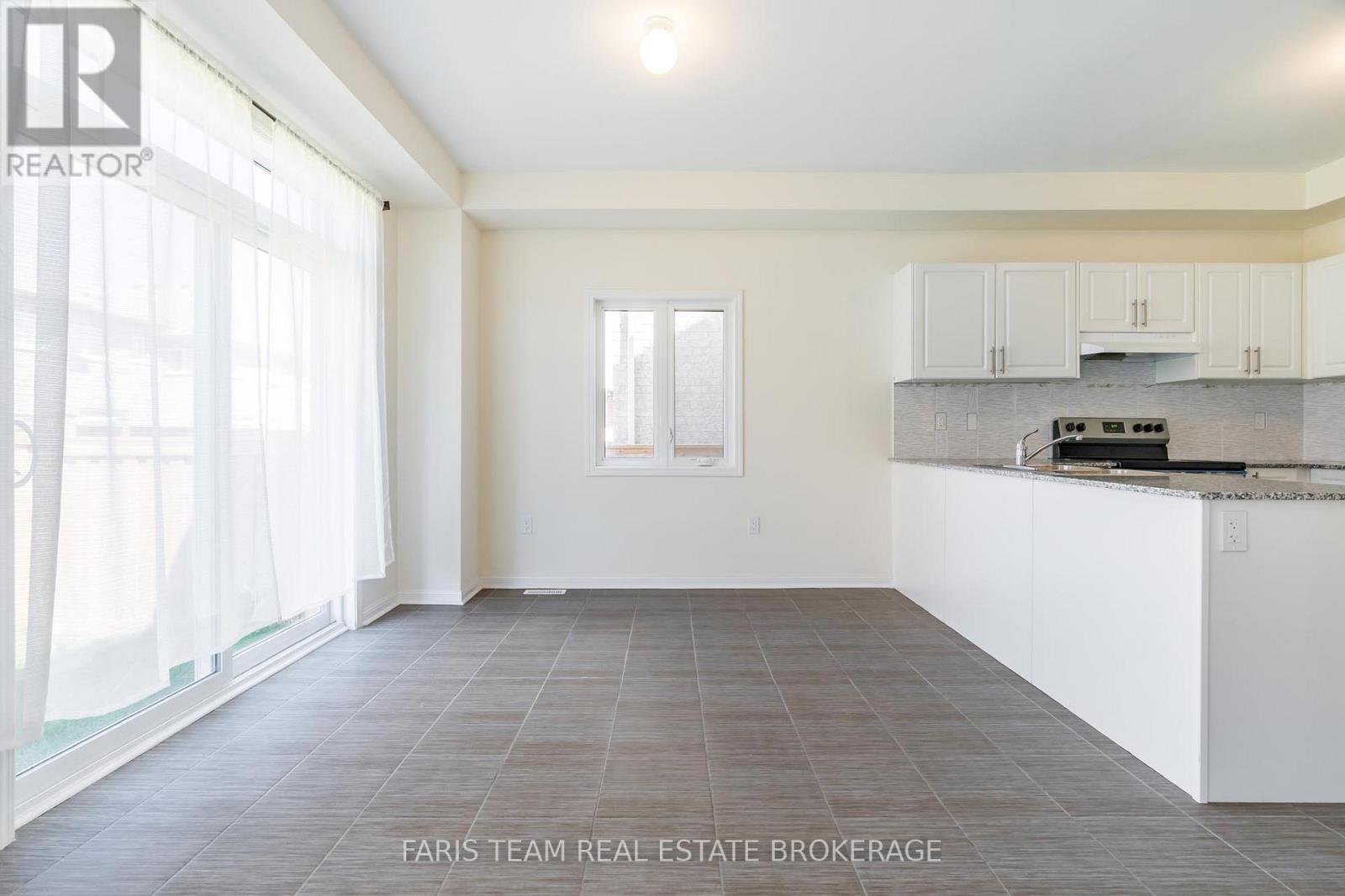 6 Cliff Thompson Court, Georgina, Ontario  L0E 1R0 - Photo 10 - N12596702