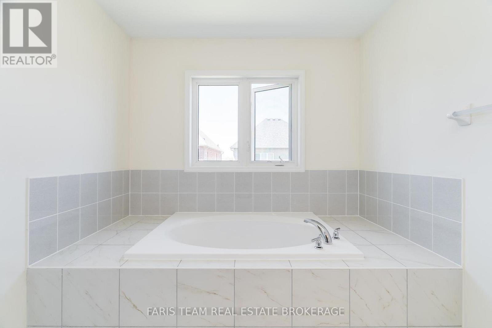 6 Cliff Thompson Court, Georgina, Ontario  L0E 1R0 - Photo 26 - N12596702