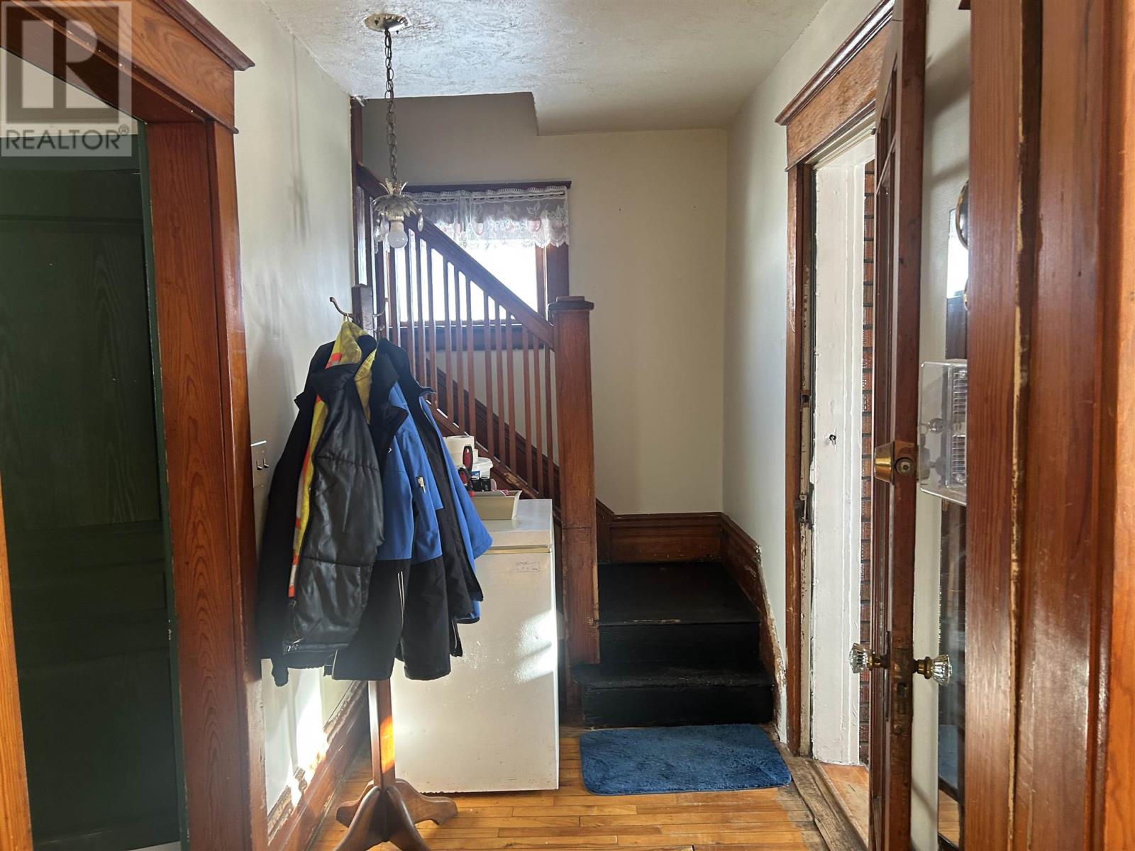 5 Alberta Ave, Sault Ste. Marie, Ontario  P6B 2N6 - Photo 3 - SM253384