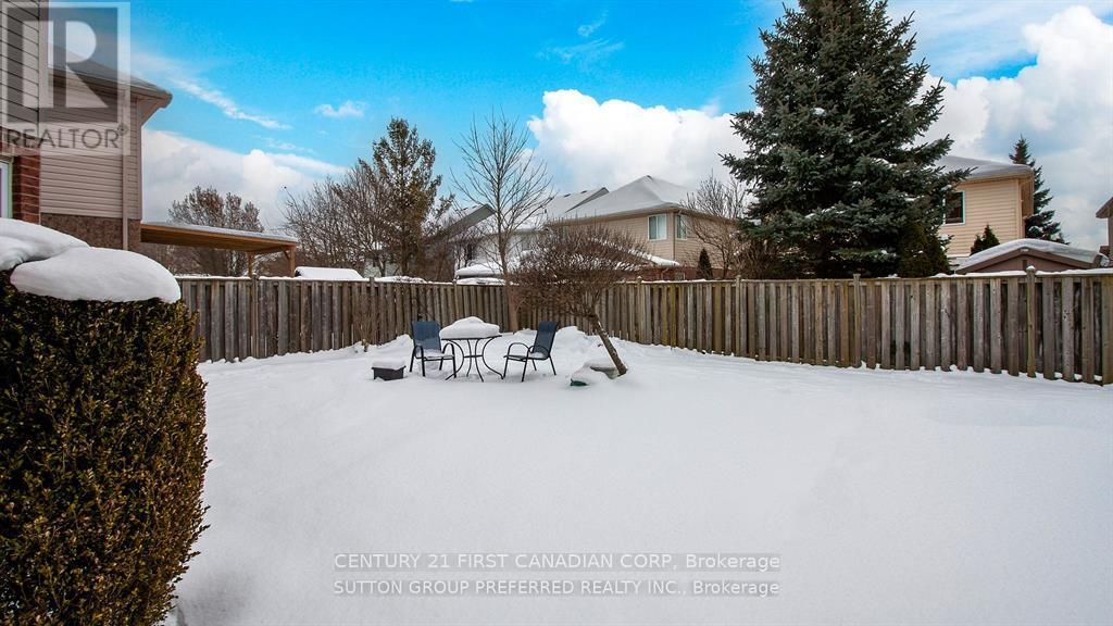 1570 Beaverbrook Avenue, London North, Ontario  N6H 5T6 - Photo 2 - X12661306