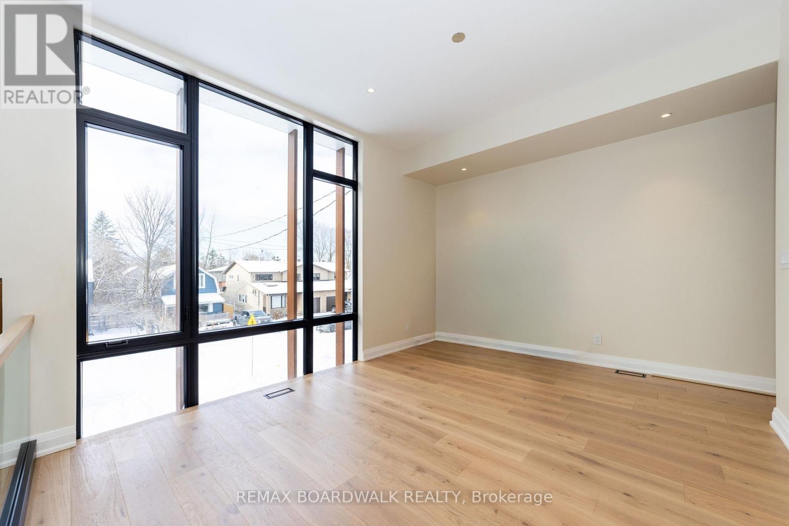 577 Melbourne Avenue, Ottawa, Ontario  K2A 1W7 - Photo 10 - X12661194