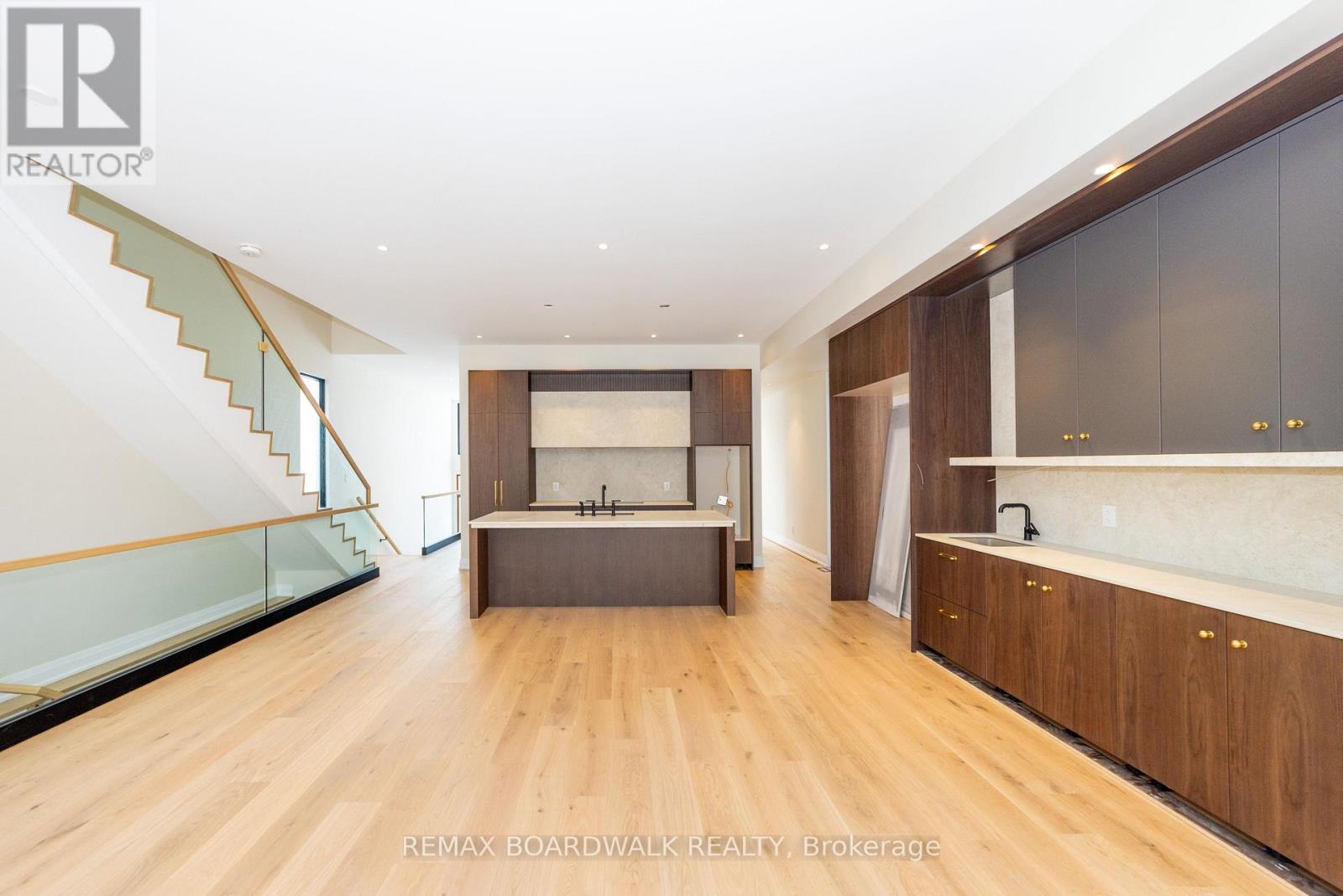 577 Melbourne Avenue, Ottawa, Ontario  K2A 1W7 - Photo 14 - X12661194