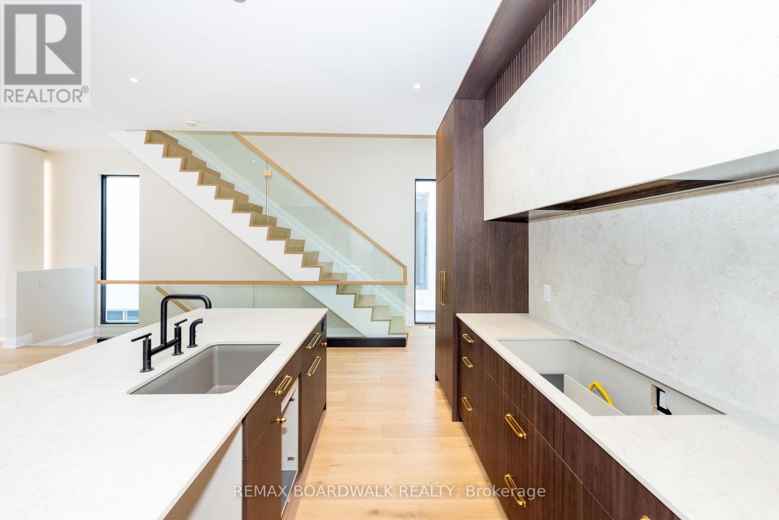 577 Melbourne Avenue, Ottawa, Ontario  K2A 1W7 - Photo 16 - X12661194