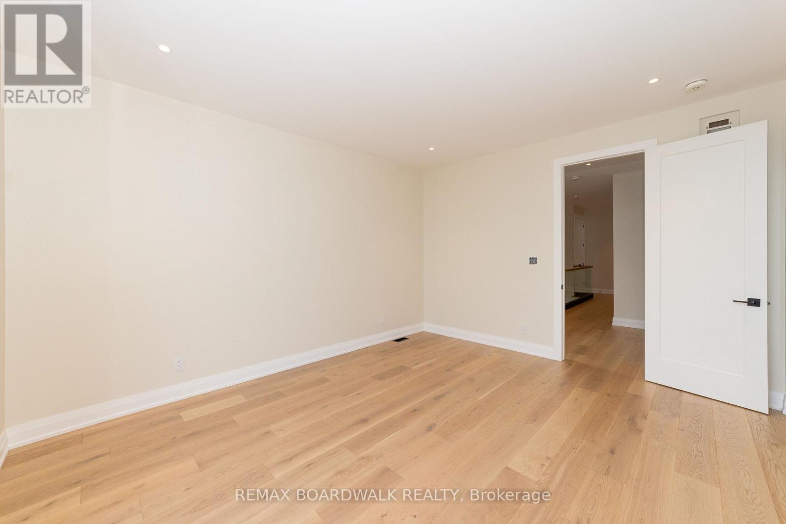 577 Melbourne Avenue, Ottawa, Ontario  K2A 1W7 - Photo 25 - X12661194