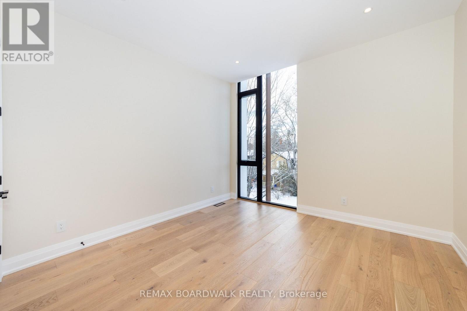 577 Melbourne Avenue, Ottawa, Ontario  K2A 1W7 - Photo 31 - X12661194