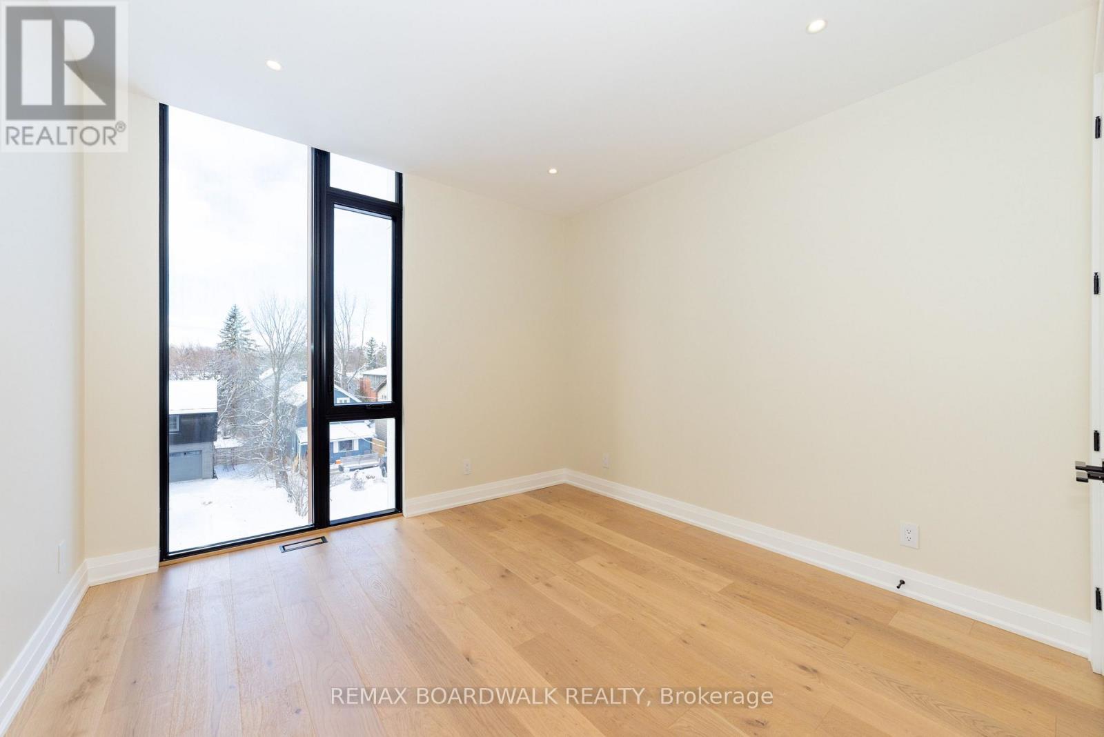 577 Melbourne Avenue, Ottawa, Ontario  K2A 1W7 - Photo 35 - X12661194