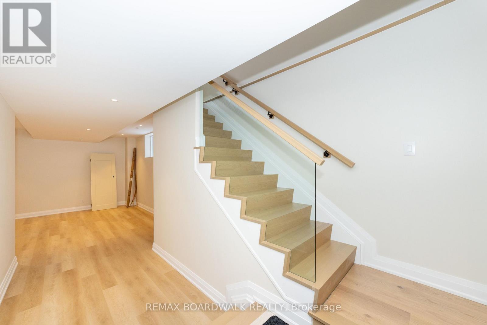 577 Melbourne Avenue, Ottawa, Ontario  K2A 1W7 - Photo 40 - X12661194