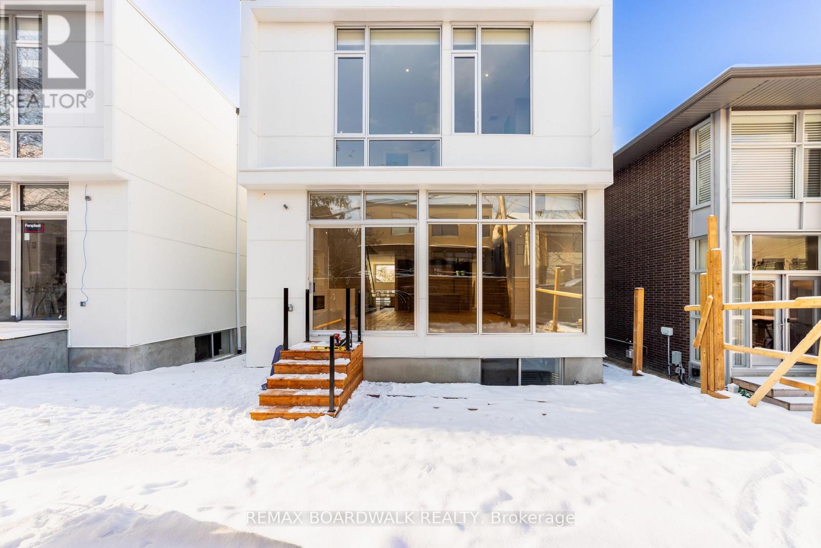 577 Melbourne Avenue, Ottawa, Ontario  K2A 1W7 - Photo 45 - X12661194