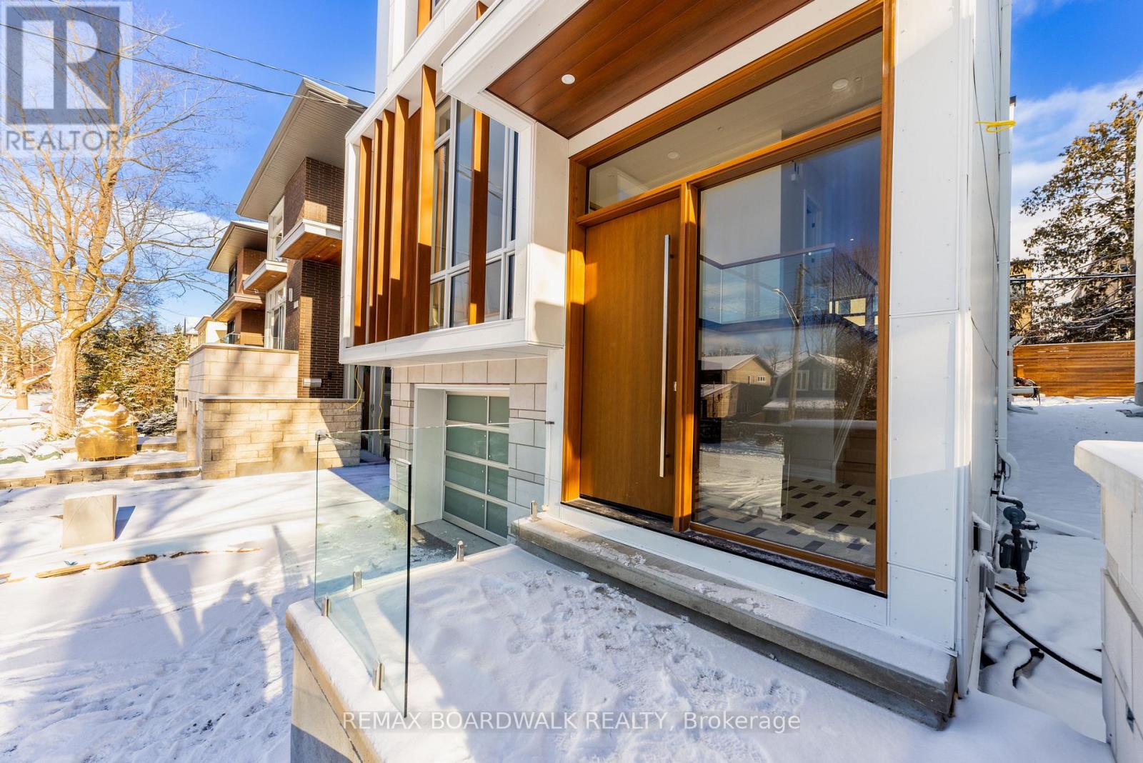 577 Melbourne Avenue, Ottawa, Ontario  K2A 1W7 - Photo 5 - X12661194