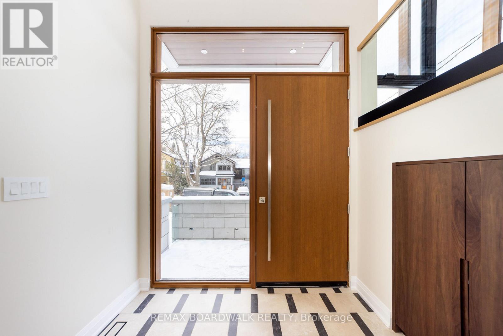 577 Melbourne Avenue, Ottawa, Ontario  K2A 1W7 - Photo 6 - X12661194