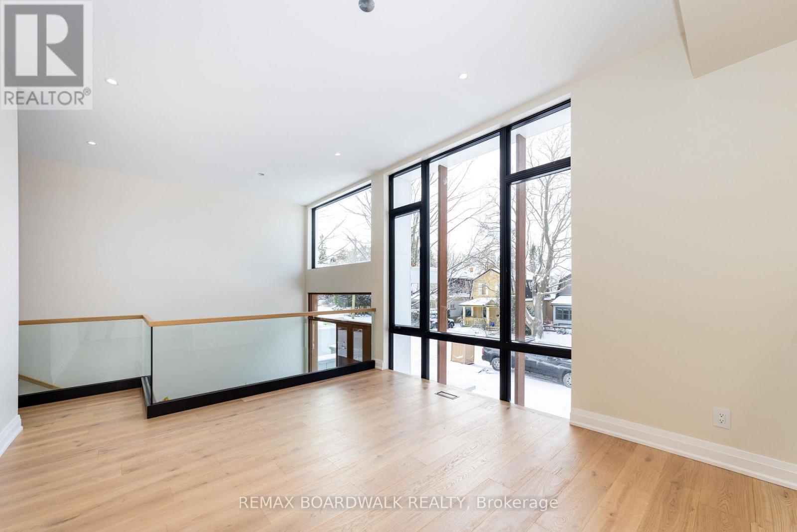 577 Melbourne Avenue, Ottawa, Ontario  K2A 1W7 - Photo 9 - X12661194