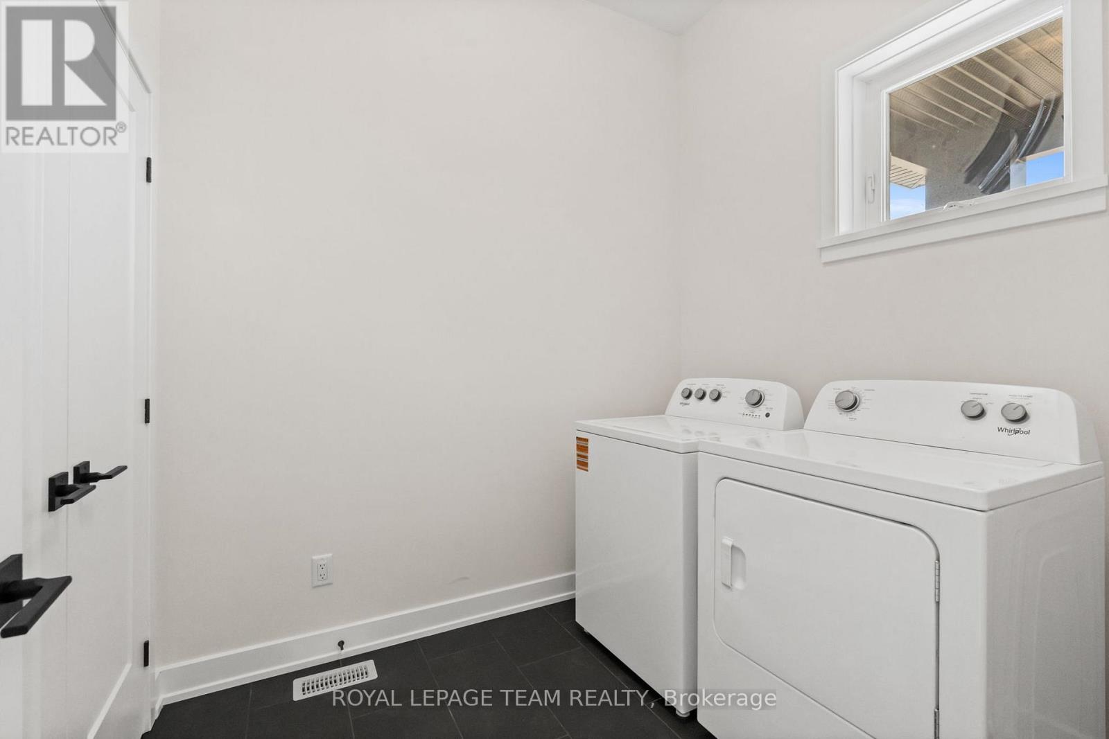 1035 Moore Street, Brockville, Ontario  K6V 7N1 - Photo 4 - X12661288