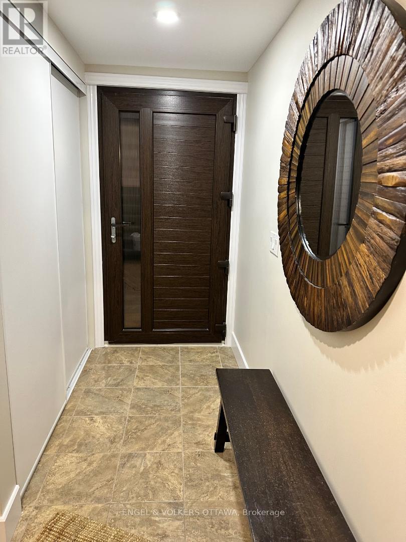 8 - 251 Bruyere Street, Ottawa, Ontario  K1N 5E5 - Photo 2 - X12661382