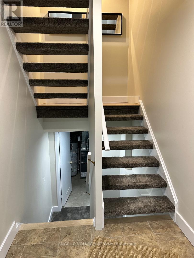 8 - 251 Bruyere Street, Ottawa, Ontario  K1N 5E5 - Photo 4 - X12661382