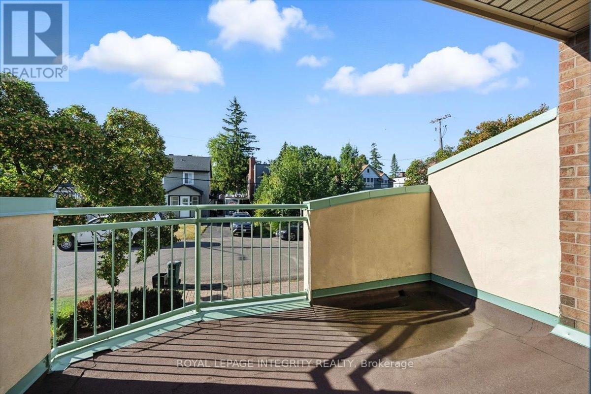 17 Columbus Avenue, Ottawa, Ontario  K1K 1R2 - Photo 11 - X12661494