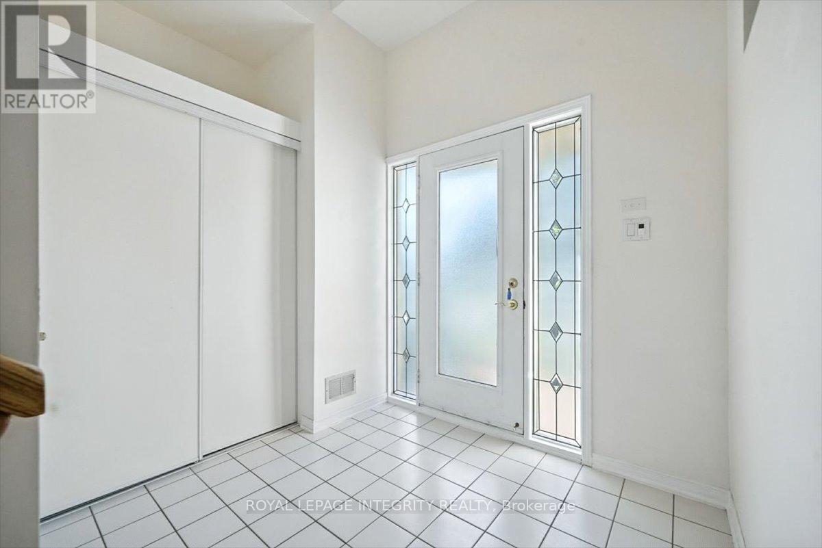 17 Columbus Avenue, Ottawa, Ontario  K1K 1R2 - Photo 5 - X12661494