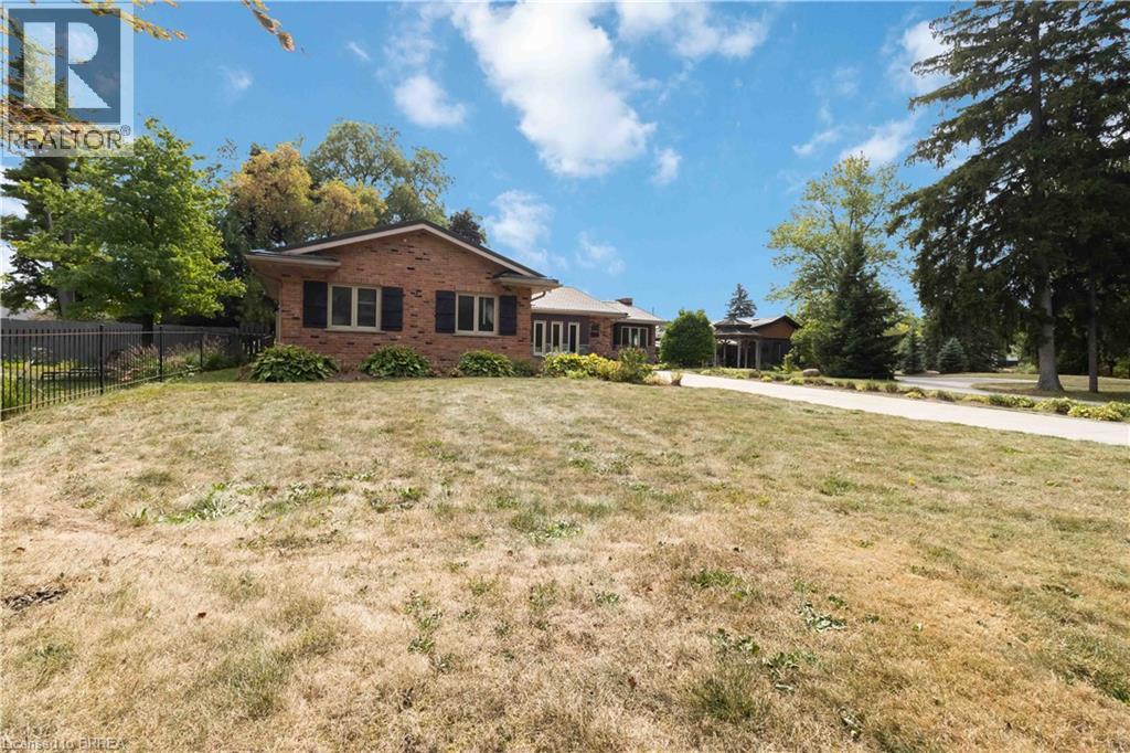 232 Paris Road E, Brantford, Ontario  N3R 1J4 - Photo 15 - 40795873