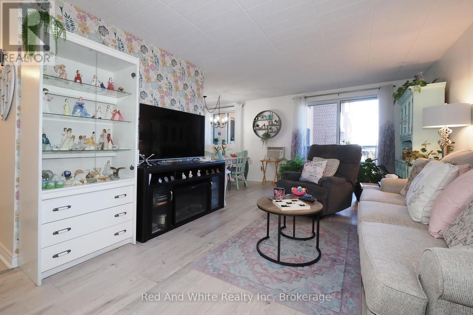 403 - 29 West Avenue W, Kitchener, Ontario  N2M 5E4 - Photo 5 - X12477605