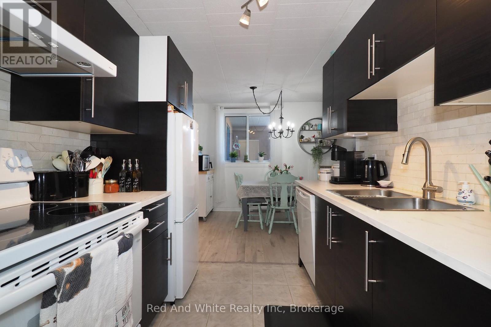 403 - 29 West Avenue W, Kitchener, Ontario  N2M 5E4 - Photo 15 - X12477605