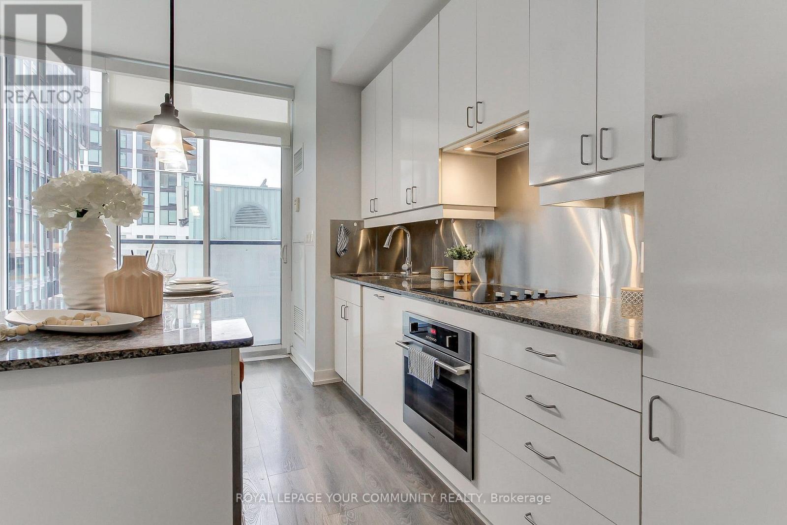 1002 - 426 University Avenue, Toronto, Ontario  M5G 1S9 - Photo 6 - C12661074