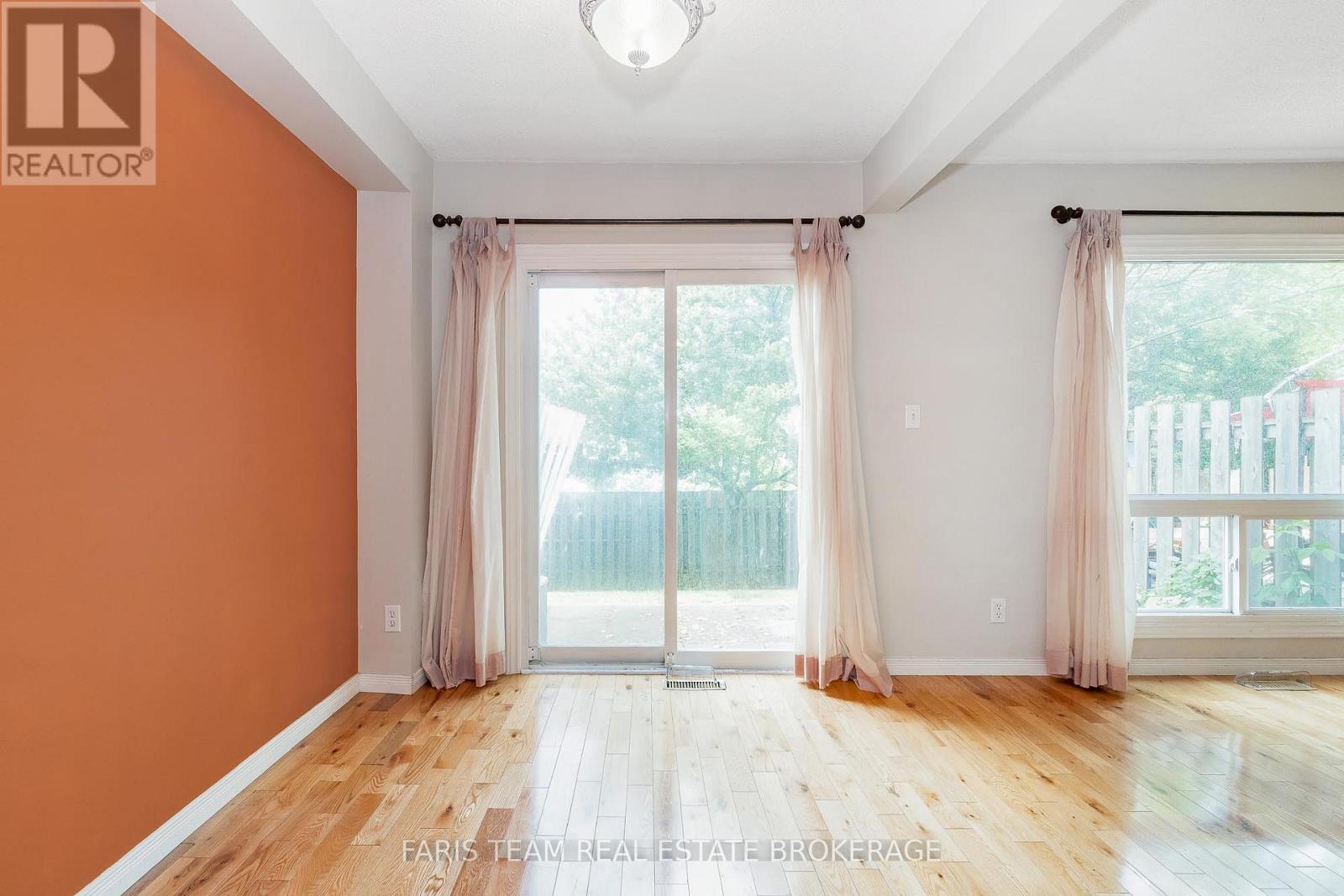 7 - 52 Adelaide Street, Barrie, Ontario  L4N 3T5 - Photo 8 - S12462287