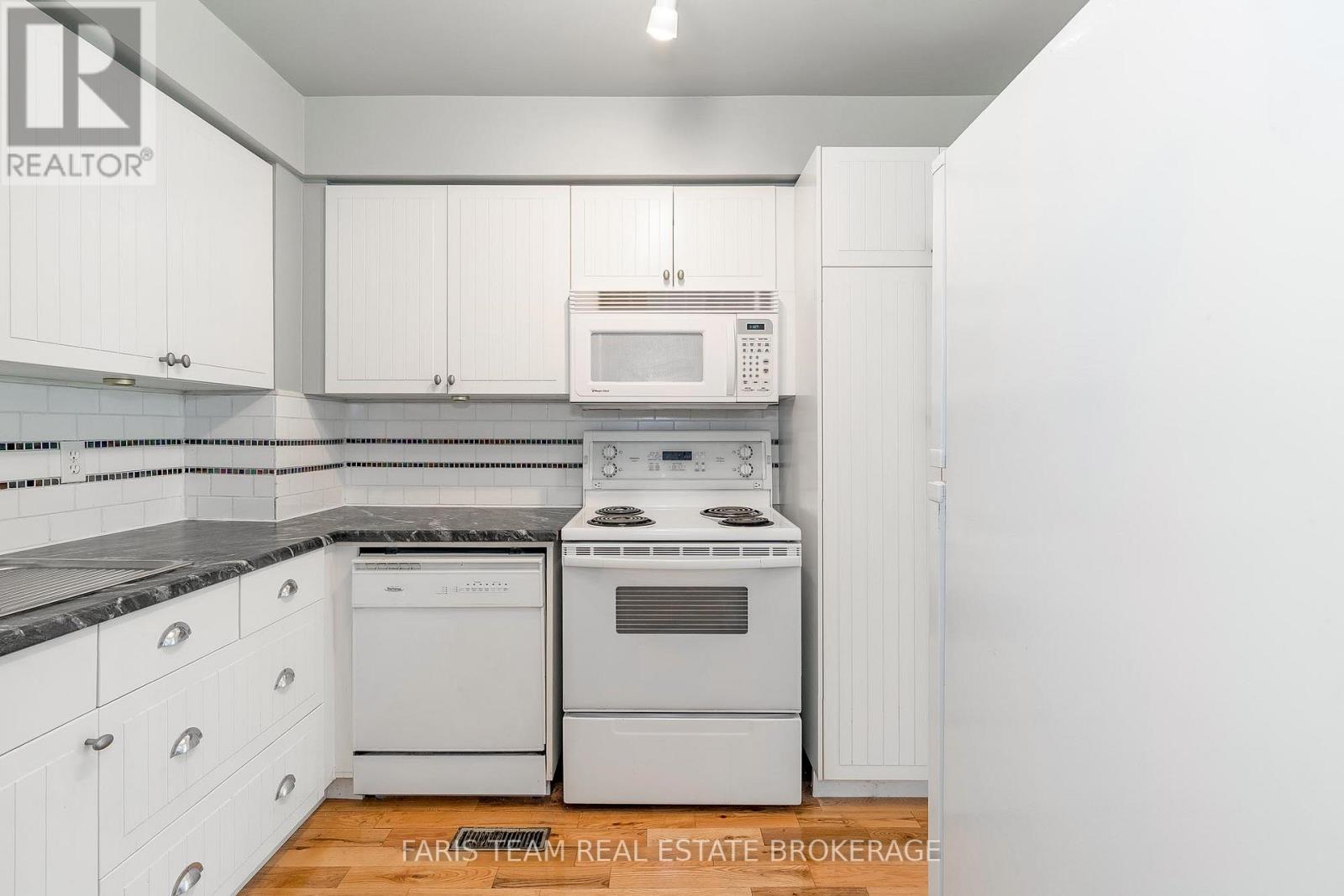 7 - 52 Adelaide Street, Barrie, Ontario  L4N 3T5 - Photo 7 - S12462287