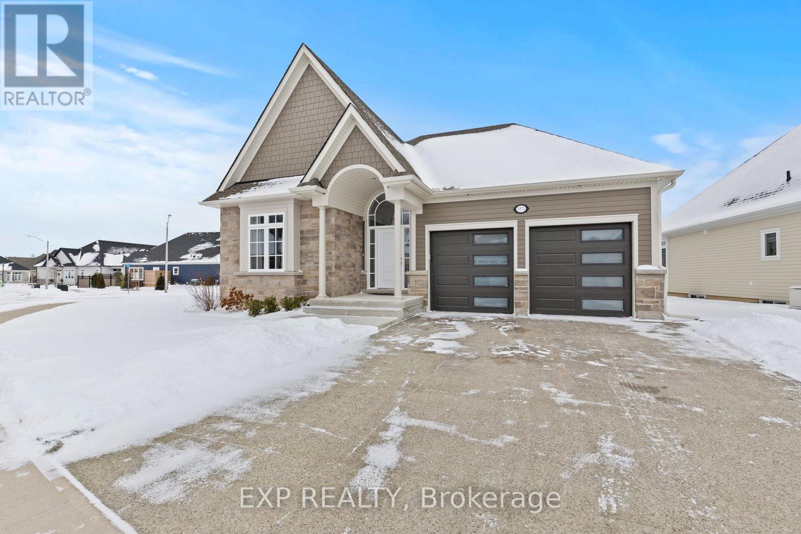 3571 Whispering Woods Trail, Fort Erie, Ontario  L0S 1N0 - Photo 2 - X12661210