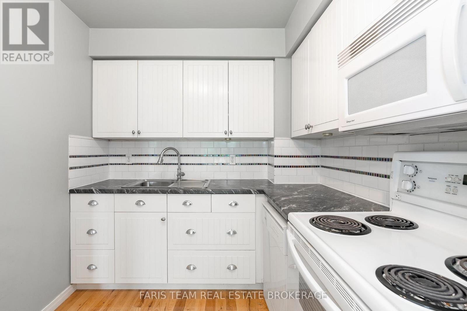 7 - 52 Adelaide Street, Barrie, Ontario  L4N 3T5 - Photo 5 - S12462287