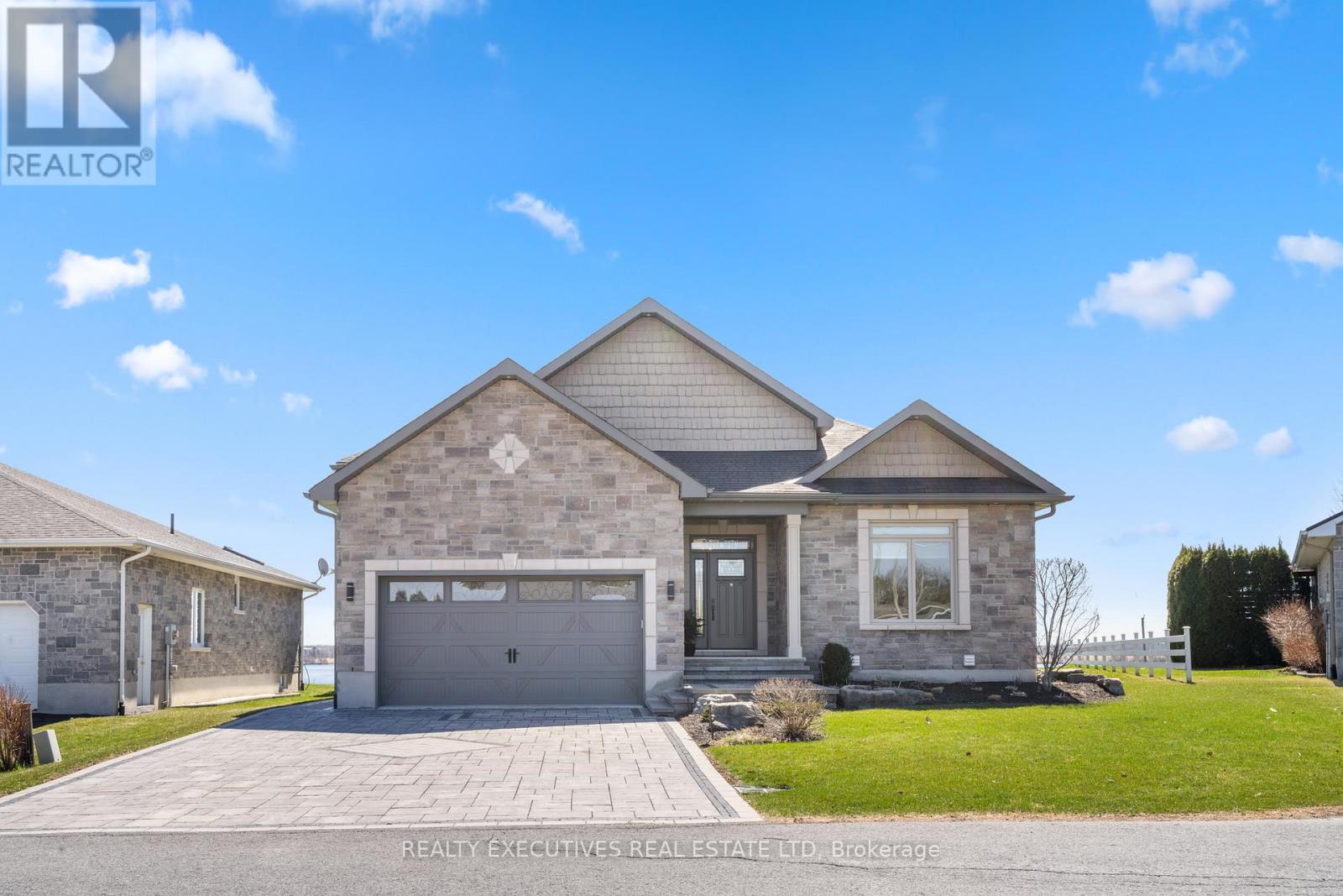 13 Flett Street, Edwardsburgh/cardinal, Ontario K0E 1E0 - Photo 2 - X12661146