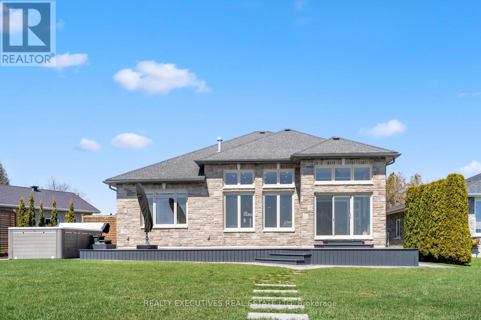 13 Flett Street, Edwardsburgh/cardinal, Ontario K0E 1E0 - Photo 3 - X12661146