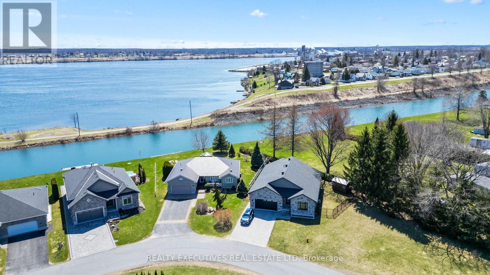 13 Flett Street, Edwardsburgh/cardinal, Ontario K0E 1E0 - Photo 37 - X12661146