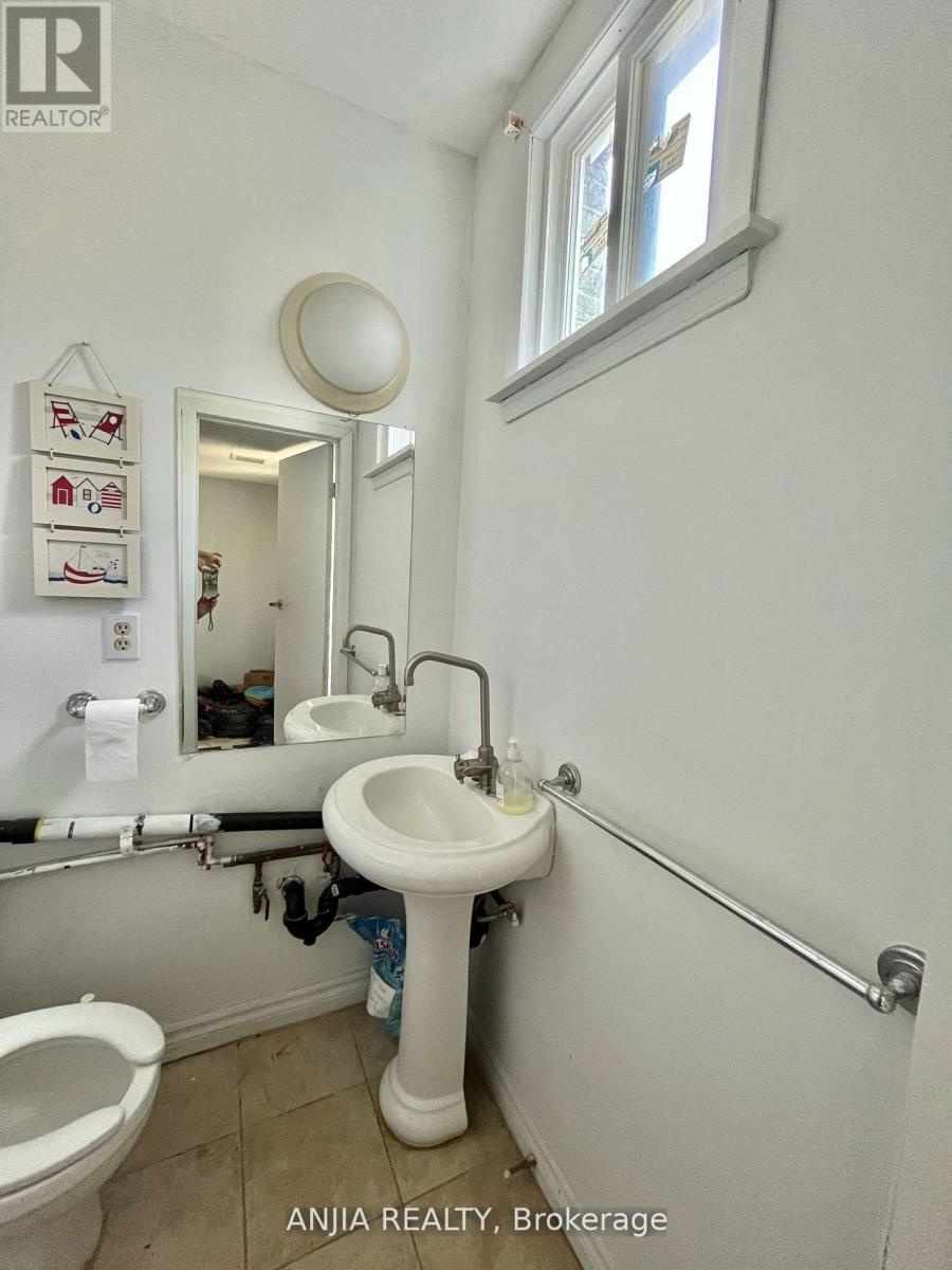 Unit 3 Bedroom 2 - 256 Homewood Avenue, Toronto, Ontario  M2R 2N3 - Photo 13 - C12661360