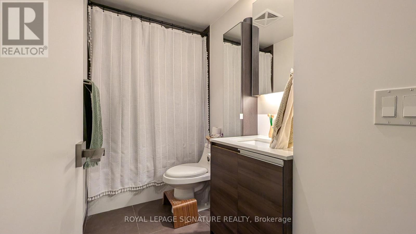 1210 - 20 Minowan Miikan Lane, Toronto, Ontario  M6J 0E5 - Photo 11 - C12661386