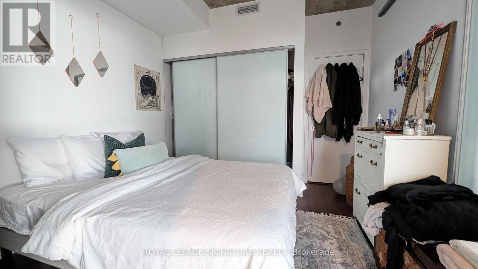 1210 - 20 Minowan Miikan Lane, Toronto, Ontario  M6J 0E5 - Photo 3 - C12661386