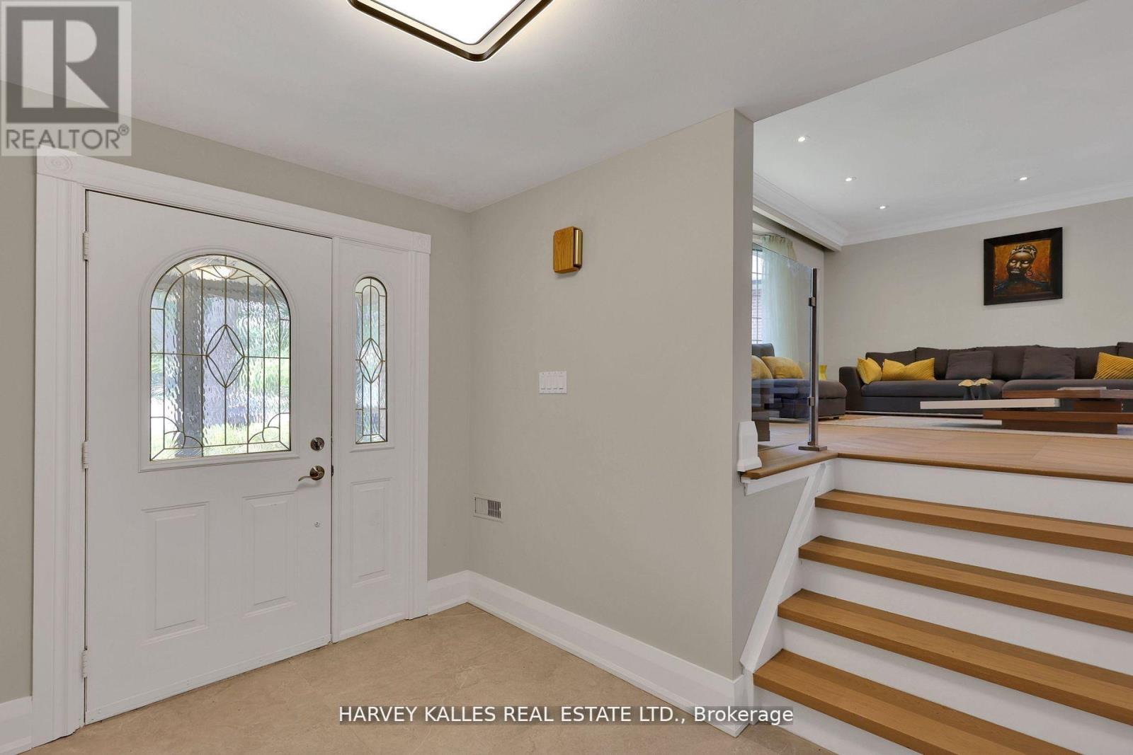 16 Wedgeport Place, Toronto, Ontario  M2N 4B4 - Photo 5 - C12661412