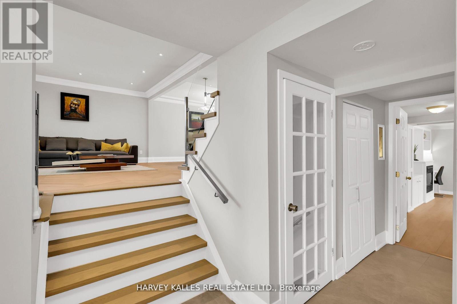 16 Wedgeport Place, Toronto, Ontario  M2N 4B4 - Photo 6 - C12661412