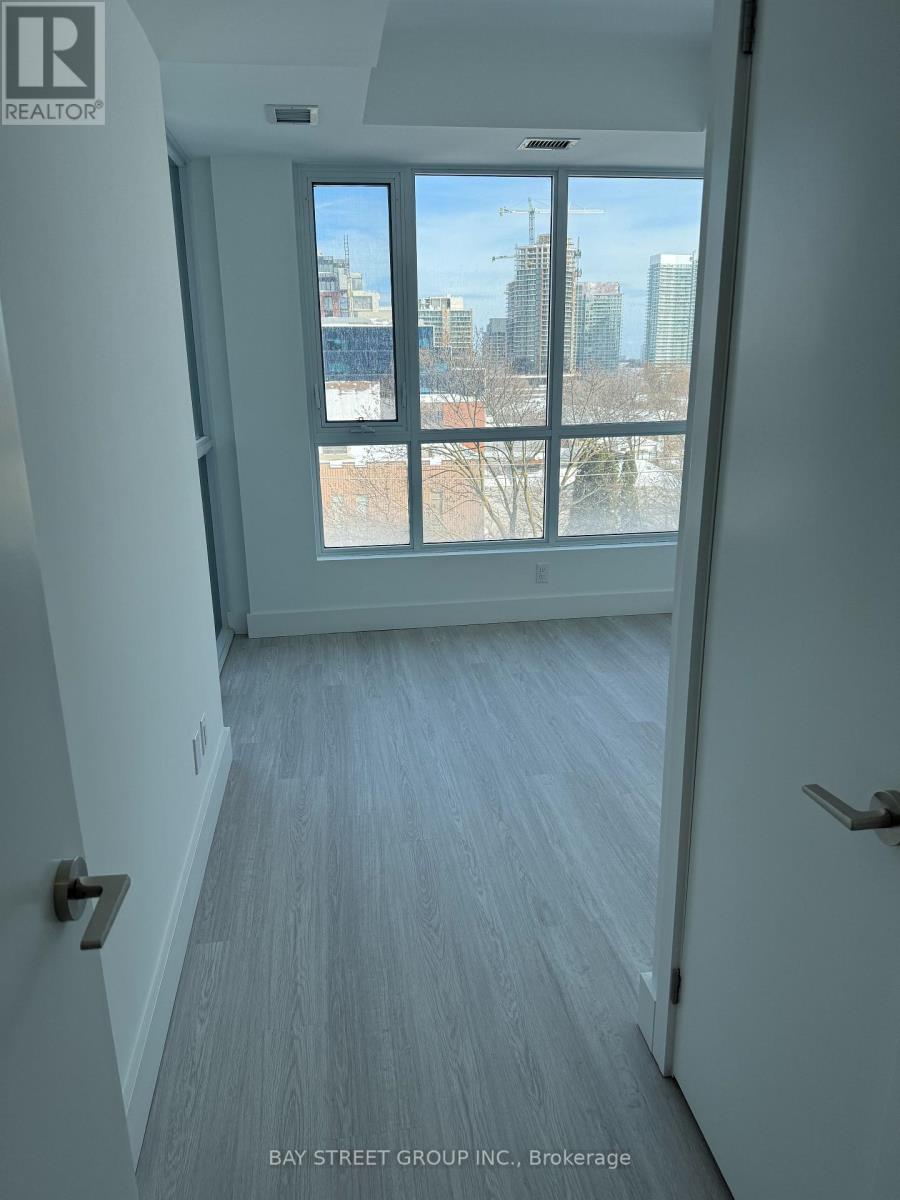 812 - 6 Greenbriar Road, Toronto, Ontario  M2K 0H6 - Photo 2 - C12661462