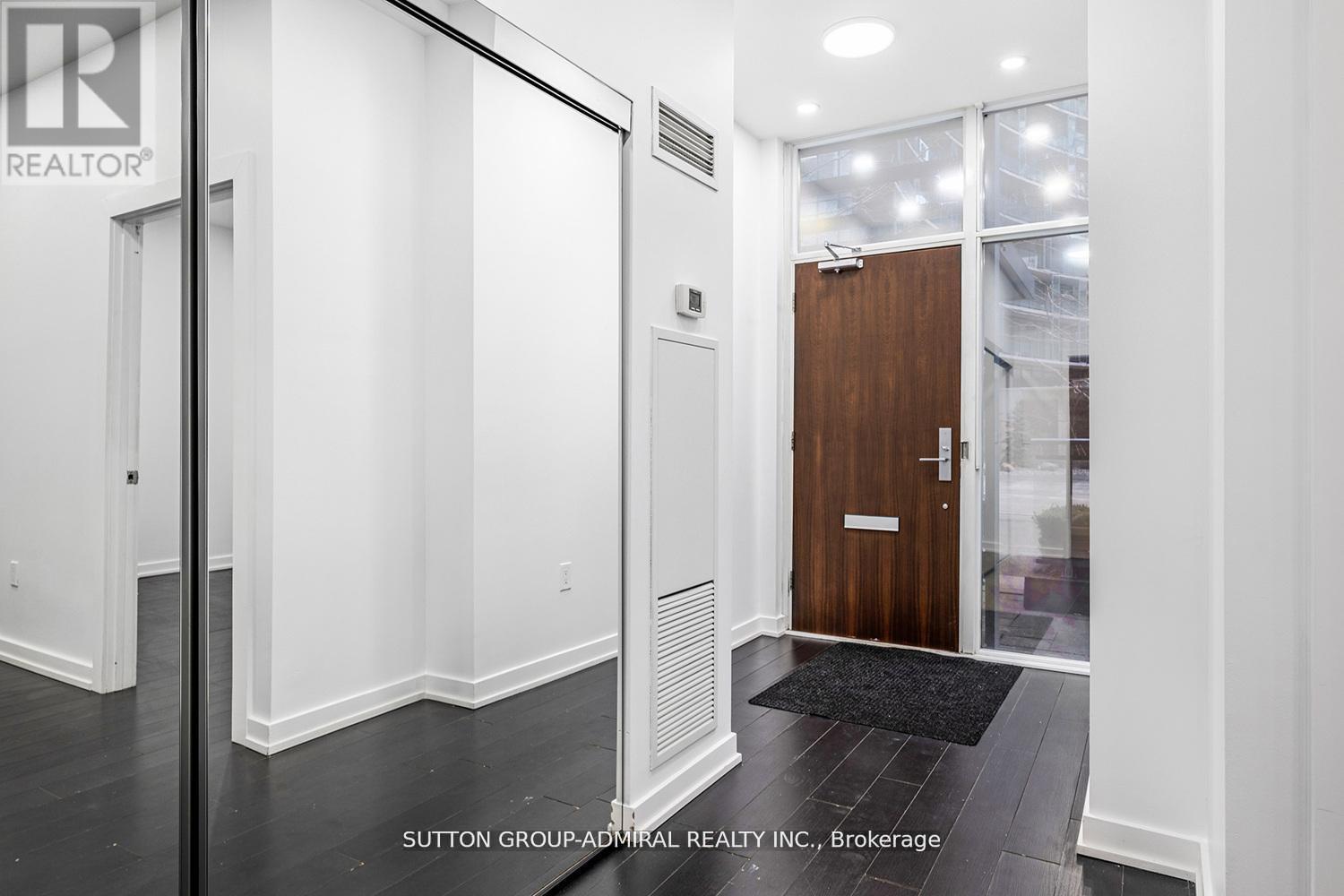 G20 - 18 Capreol Court, Toronto, Ontario  M5V 4A3 - Photo 3 - C12661480