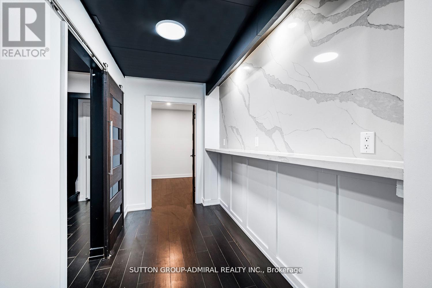 G20 - 18 Capreol Court, Toronto, Ontario  M5V 4A3 - Photo 4 - C12661480