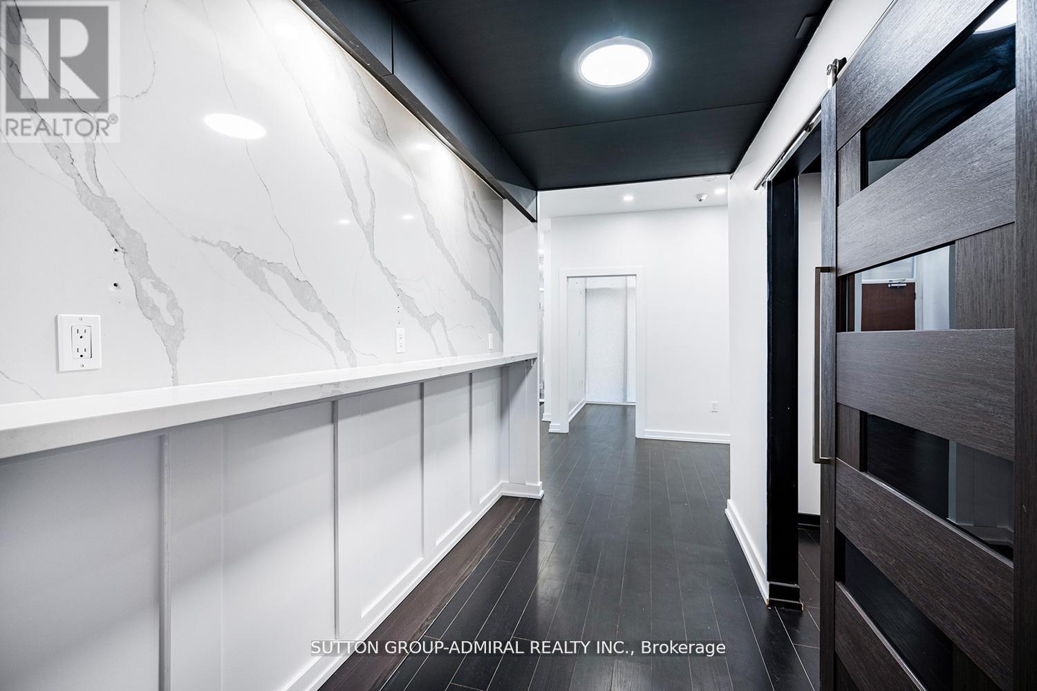 G20 - 18 Capreol Court, Toronto, Ontario  M5V 4A3 - Photo 8 - C12661480